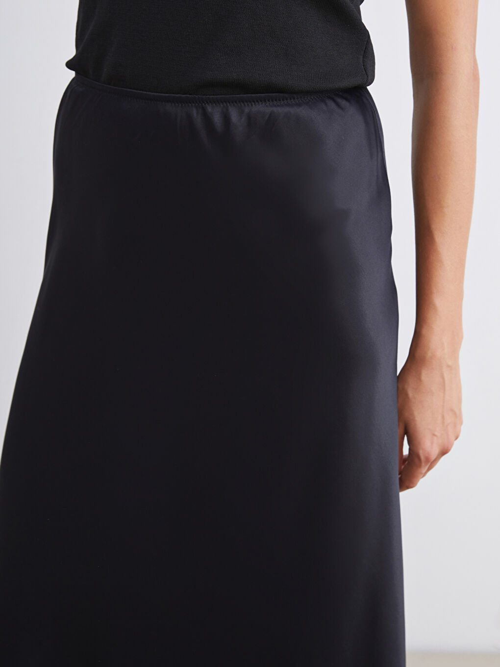 Siyah Beli Lastikli Saten Etek-2