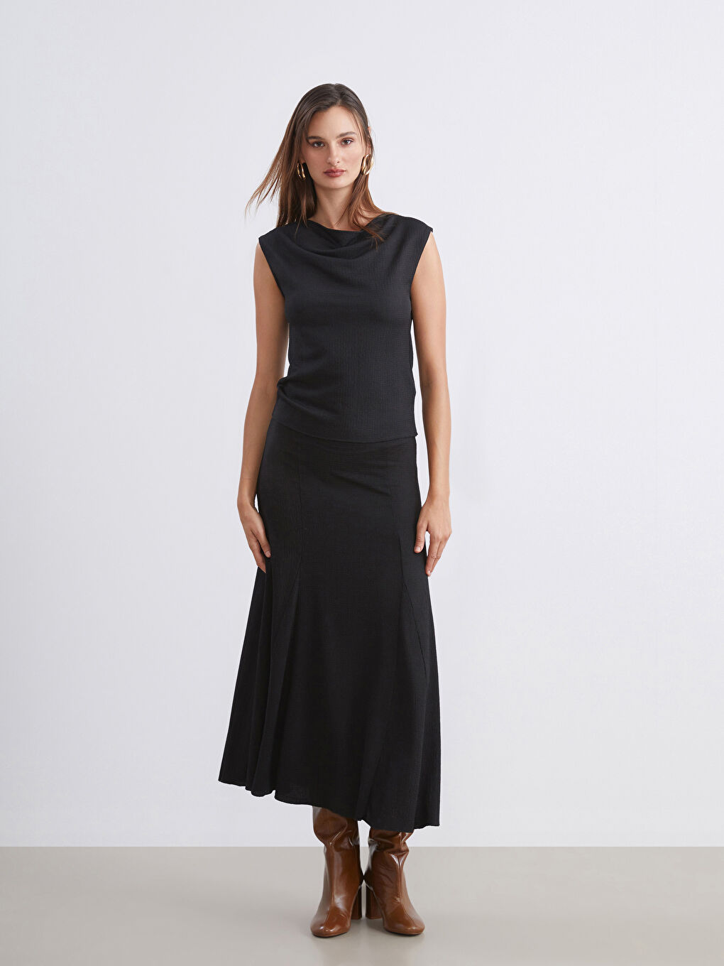 Siyah Dökümlü Yaka Dokulu Bluz-1