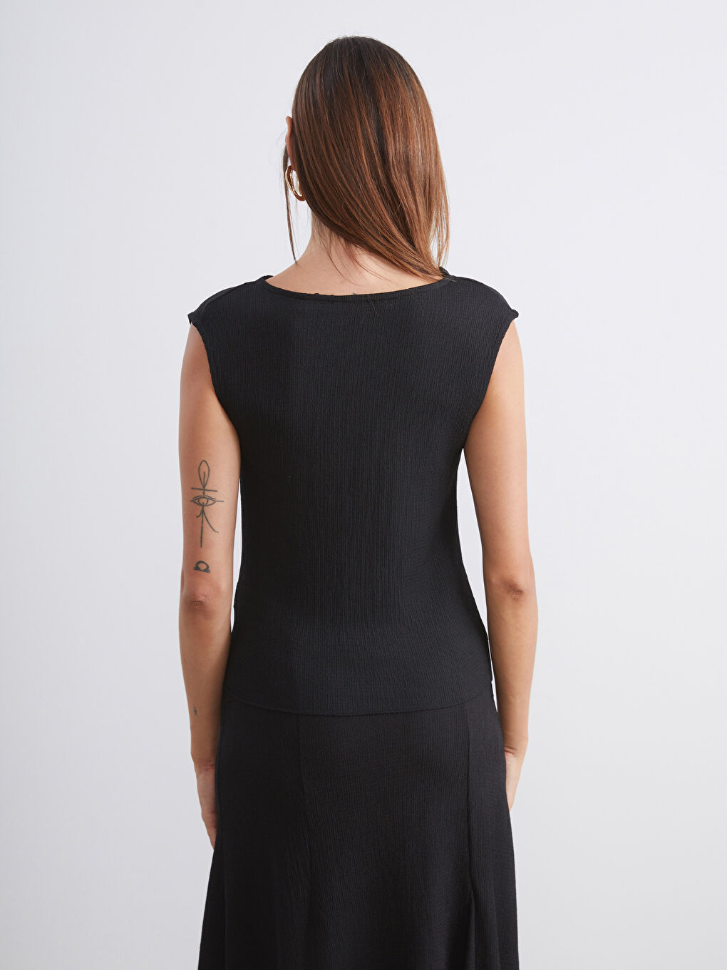 Siyah Dökümlü Yaka Dokulu Bluz-3