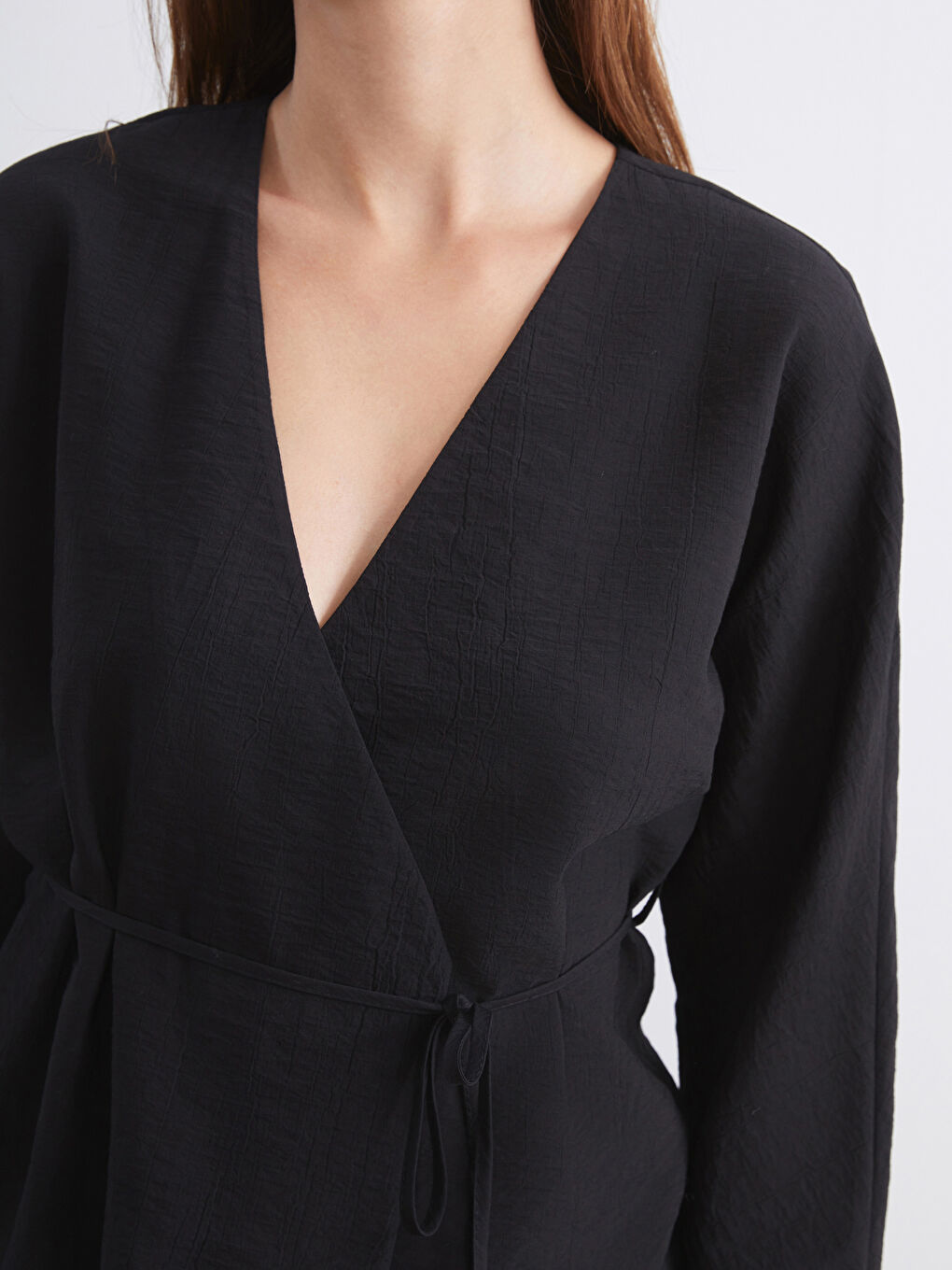 Siyah Kruvaze Yaka Dokulu Kadın Kimono-2