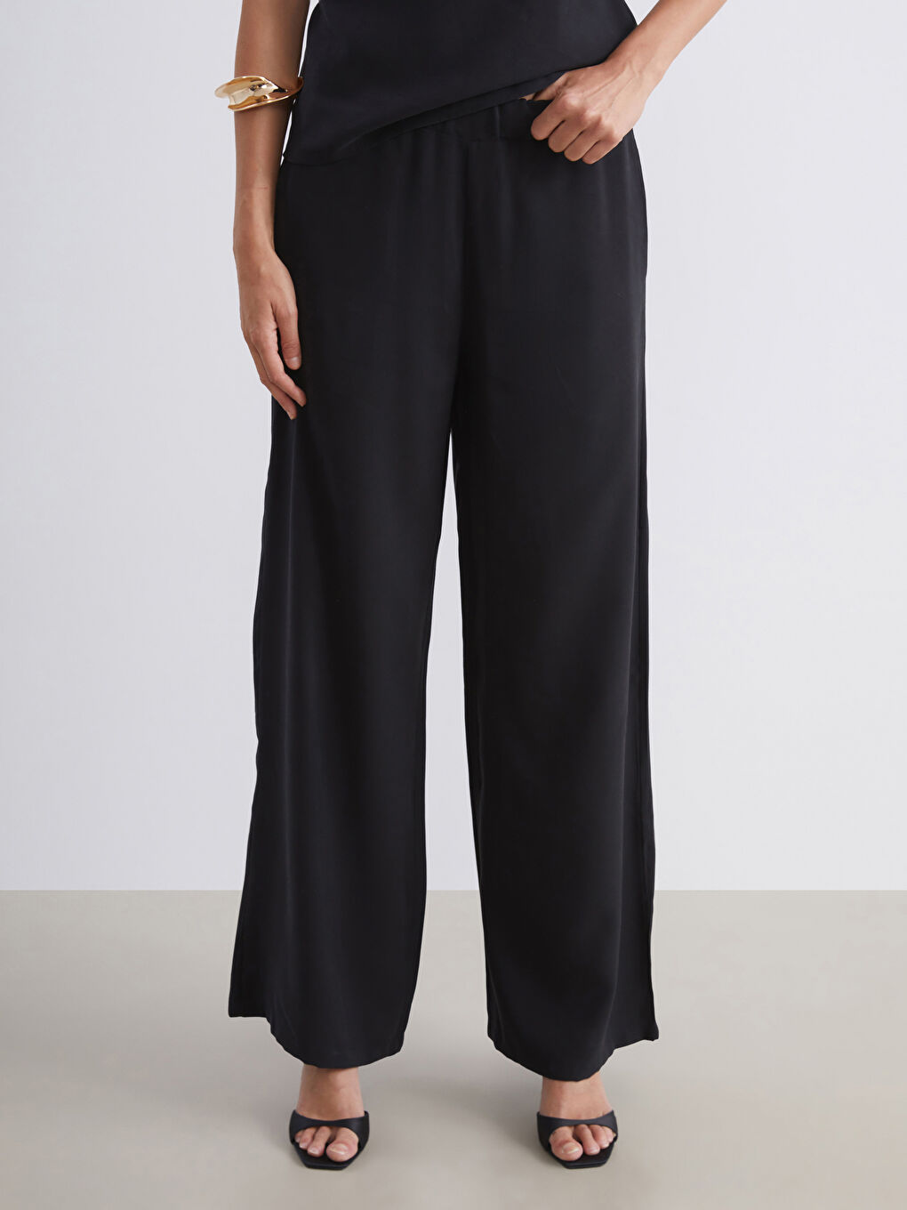 Siyah Beli Lastikli Geniş Paça Kadın Pantolon-1