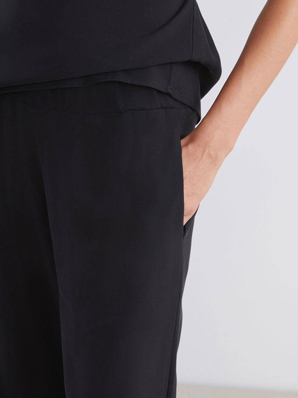 Siyah Beli Lastikli Geniş Paça Kadın Pantolon-2