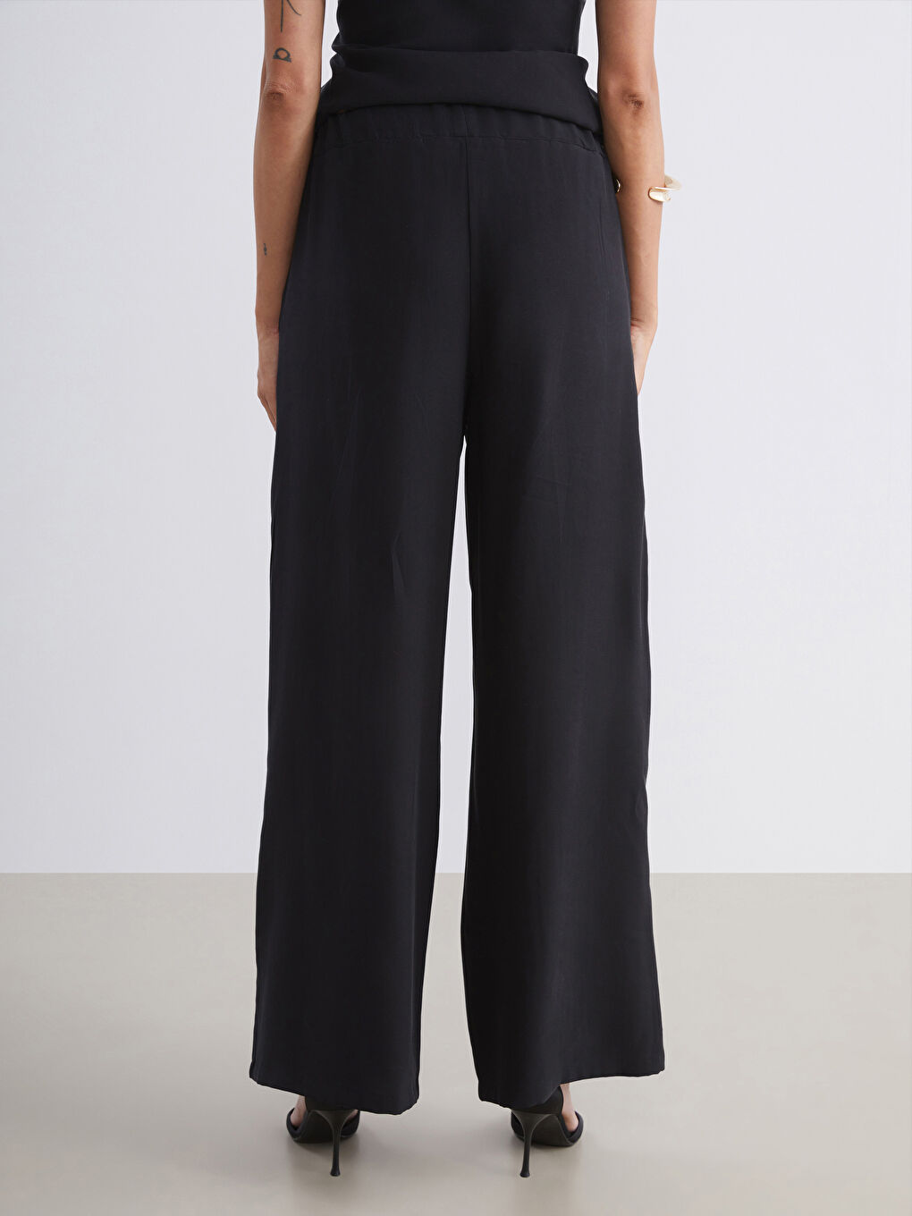 Siyah Beli Lastikli Geniş Paça Kadın Pantolon-3