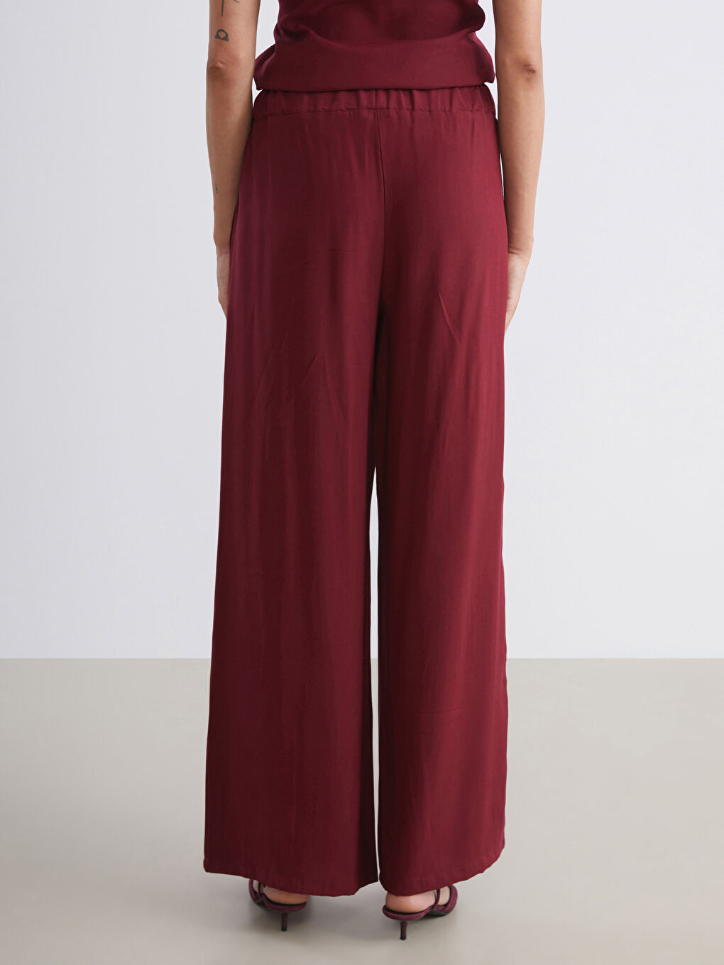 Bordo Beli Lastikli Geniş Paça Kadın Pantolon-3