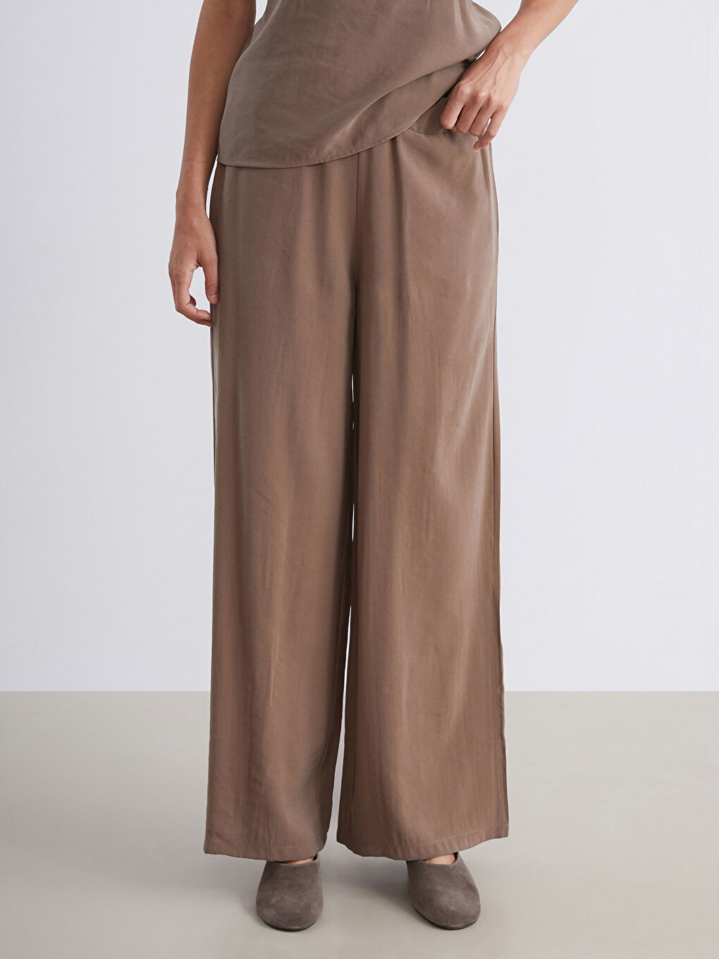 Bej Beli Lastikli Geniş Paça Kadın Pantolon-1