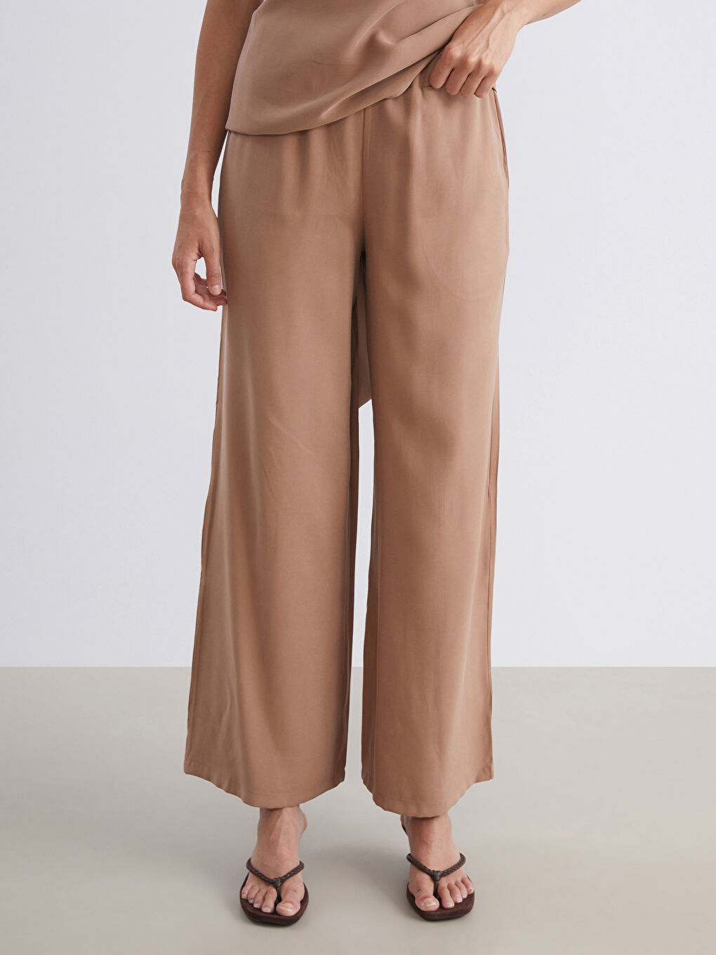 Kahverengi Beli Lastikli Geniş Paça Kadın Pantolon-1