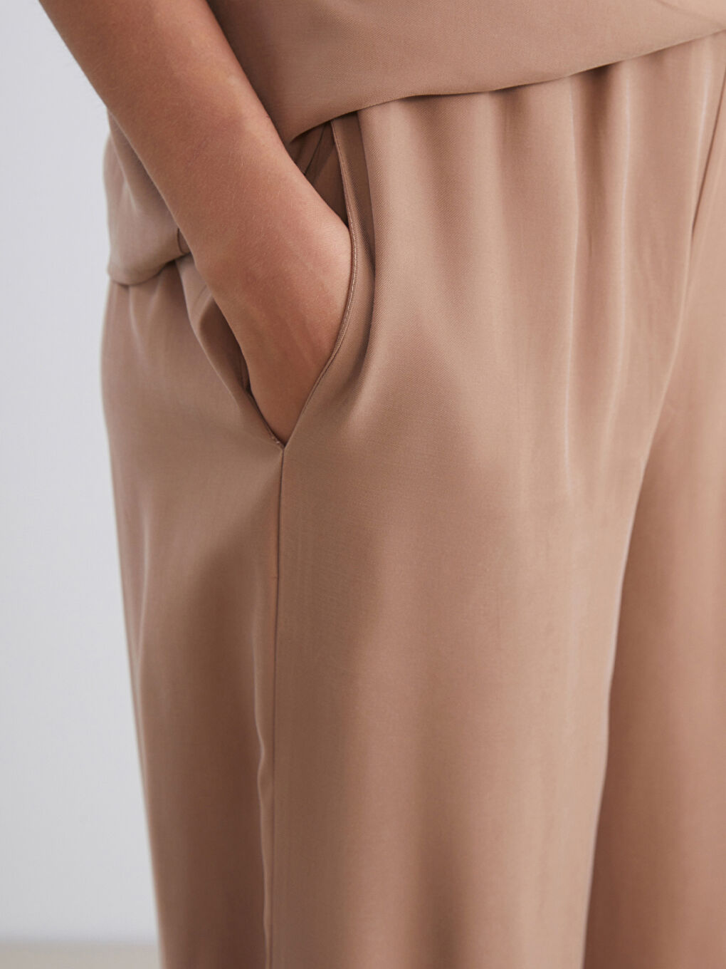 Kahverengi Beli Lastikli Geniş Paça Kadın Pantolon-2