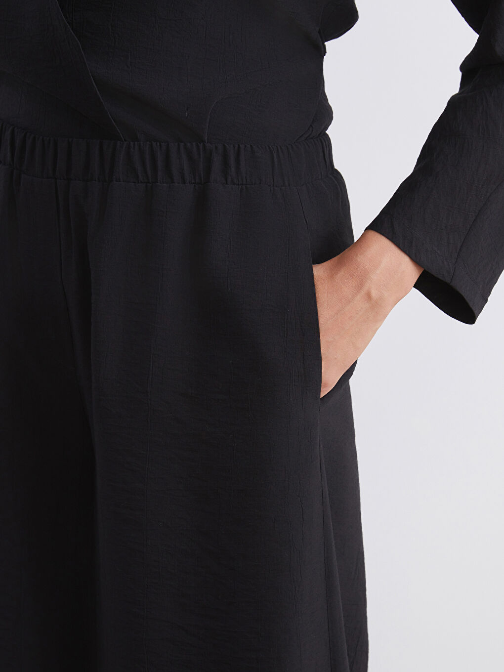 Siyah Beli Lastikli Geniş Paça Kadın Pantolon-2