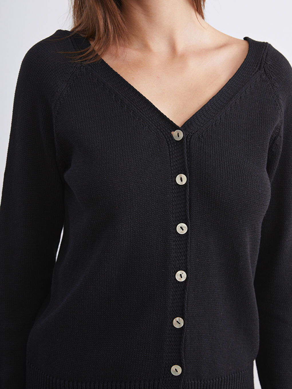 Siyah V Yaka Kadın Triko Hırka-2