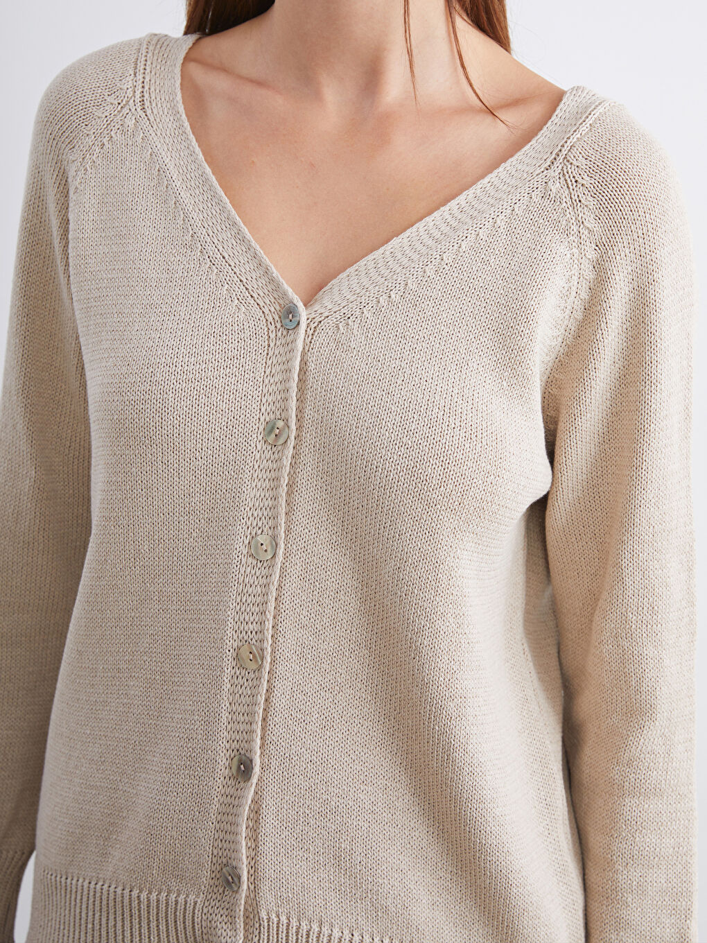 Bej V Yaka Kadın Triko Hırka-1