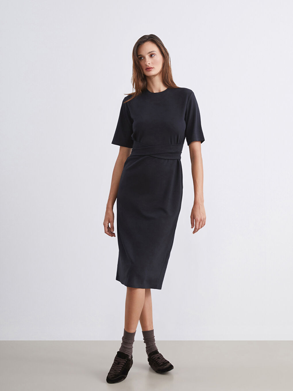 Siyah Bisiklet Yaka Kuşaklı Elbise