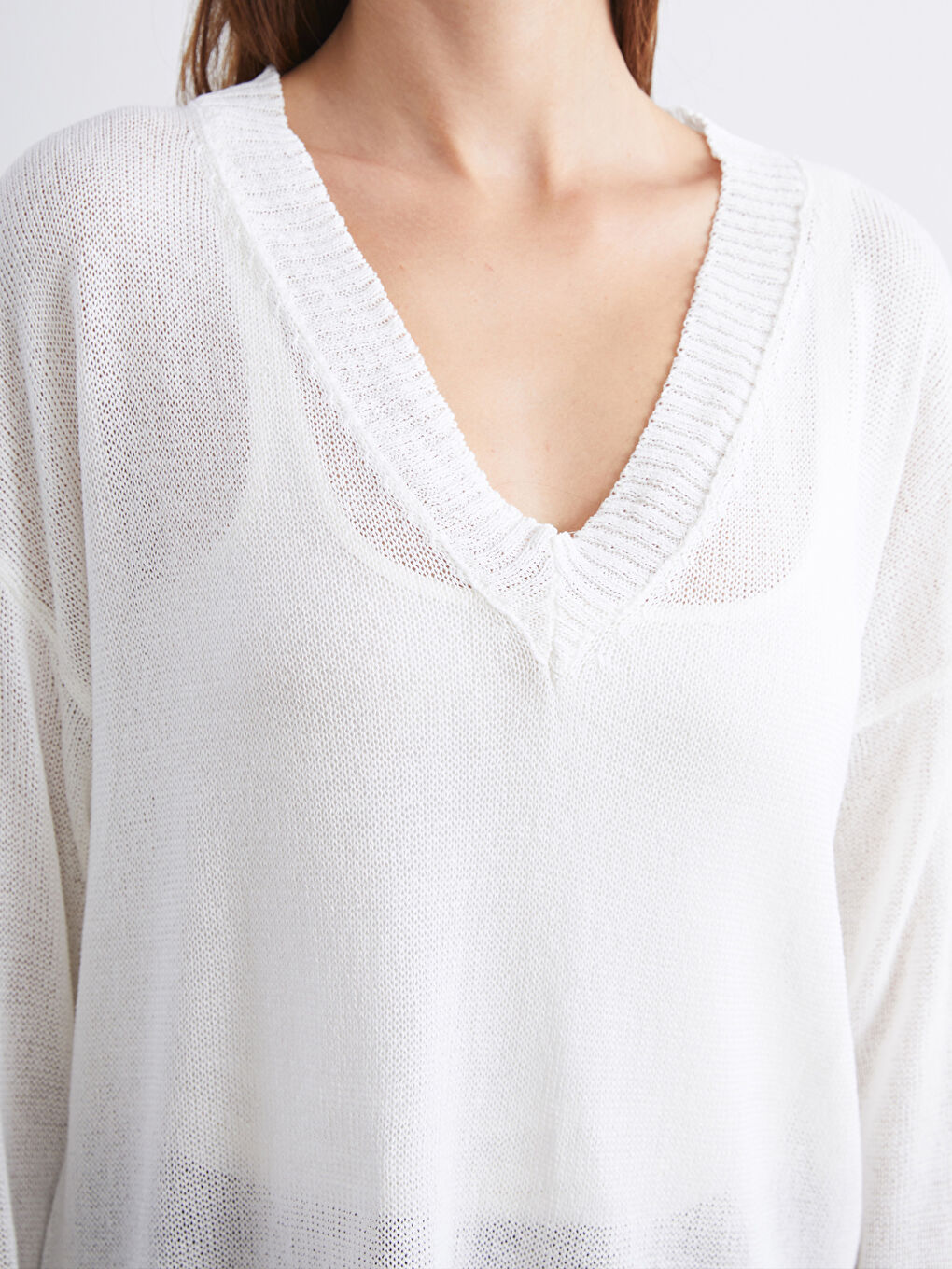 Ekru V Yaka Oversize Kadın Triko Kazak-2