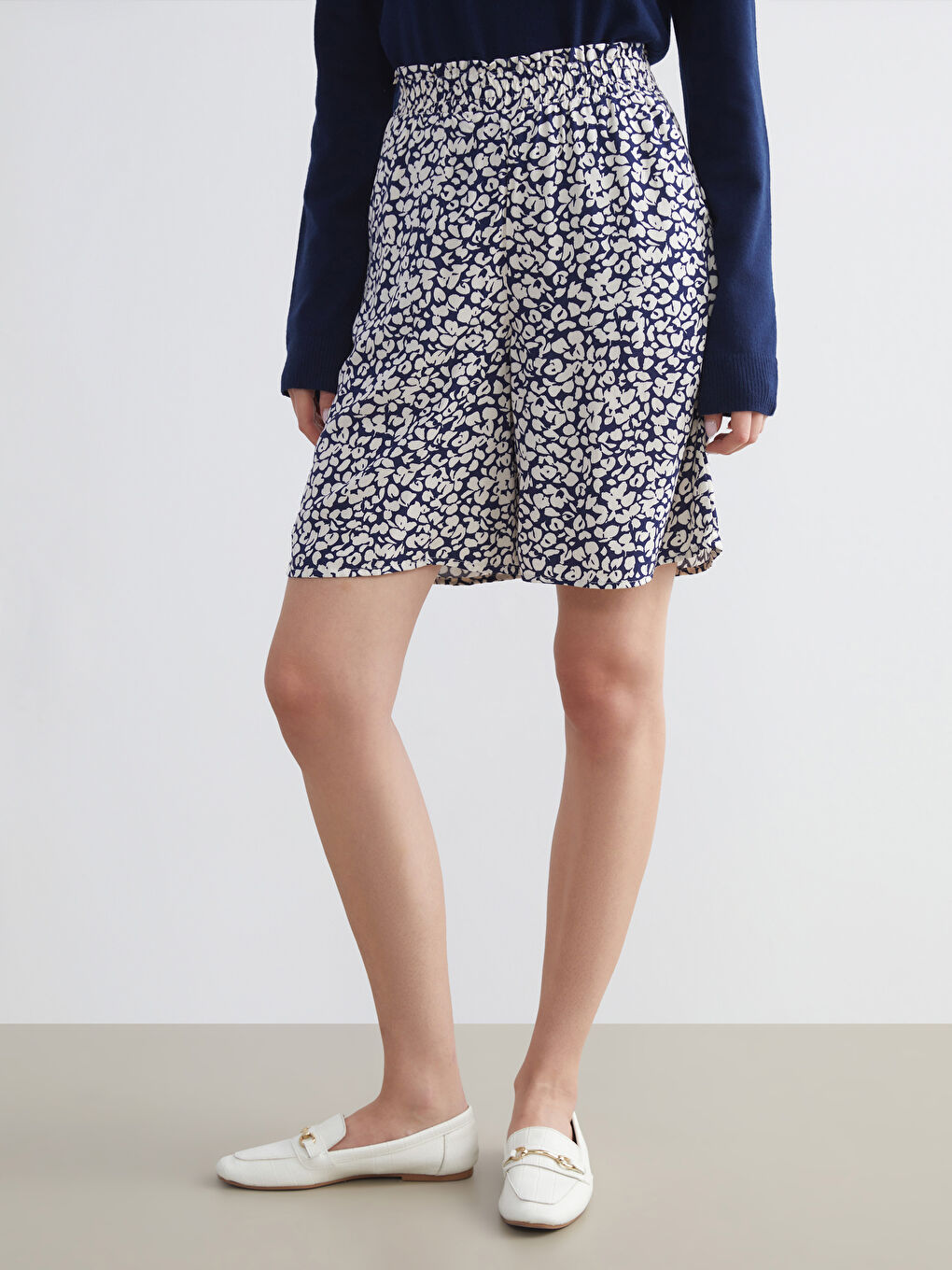 Lacivert Beli Lastikli Desenli Kadın Şort-1