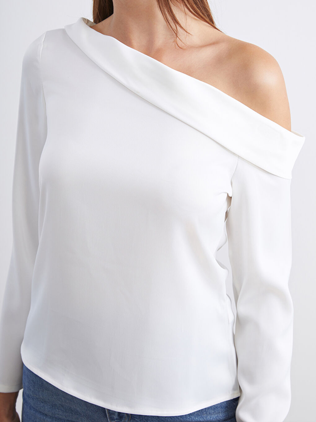 Beyaz Kayık Yaka Saten Bluz-2