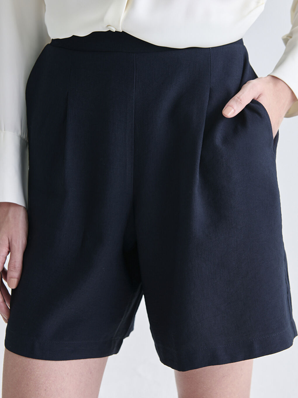 Lacivert Beli Lastikli Kadın Pileli Şort-2