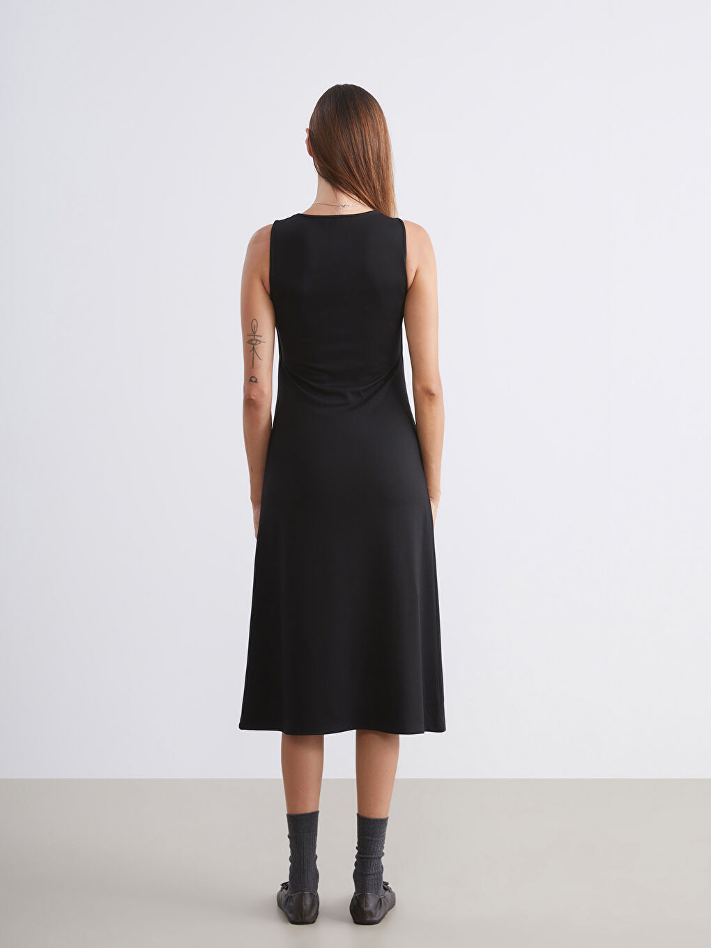 Siyah Kare Yaka Kolsuz Elbise-3