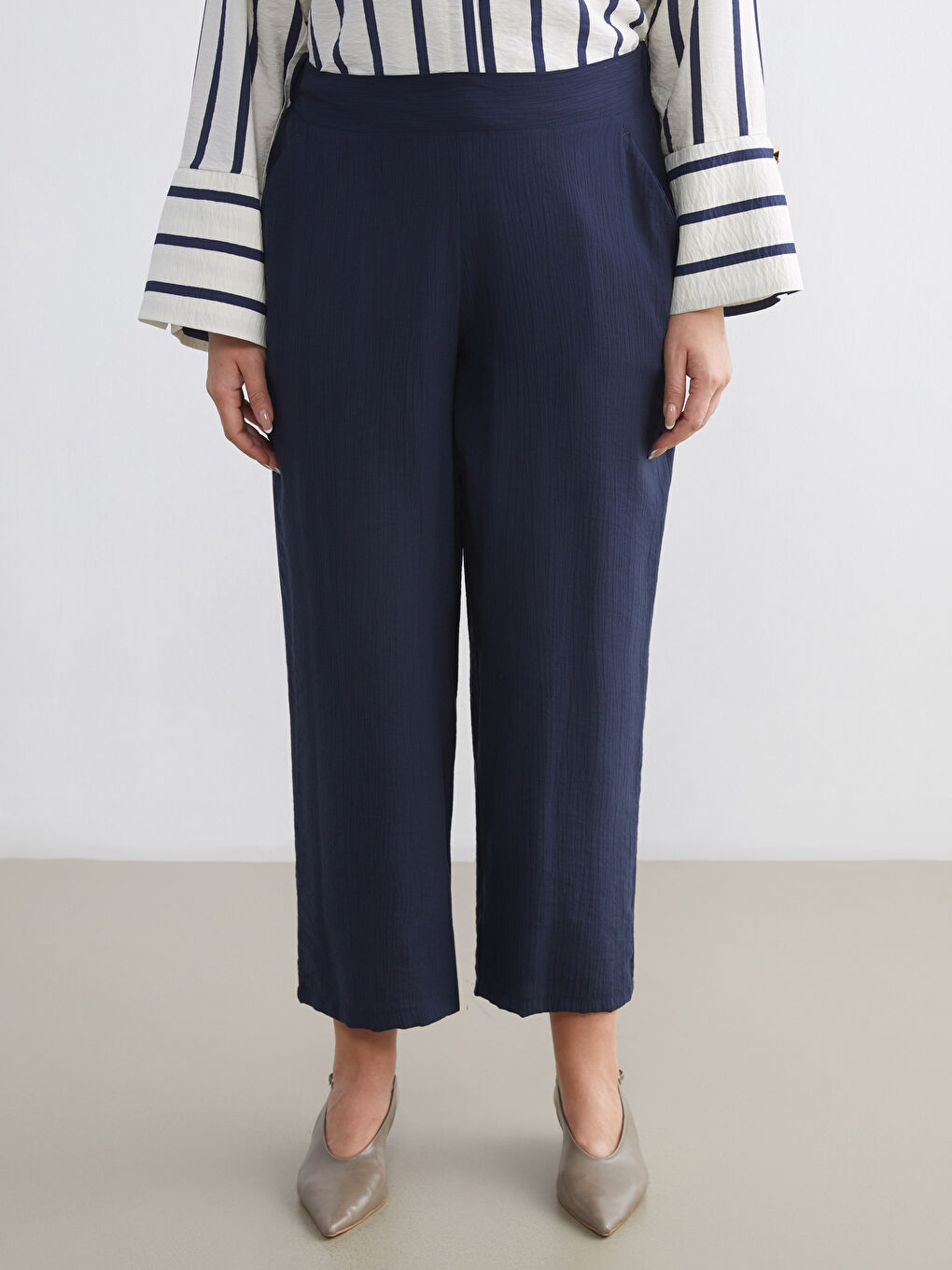 Ženske pantalone sa teksturom i elastičnim strukom-5