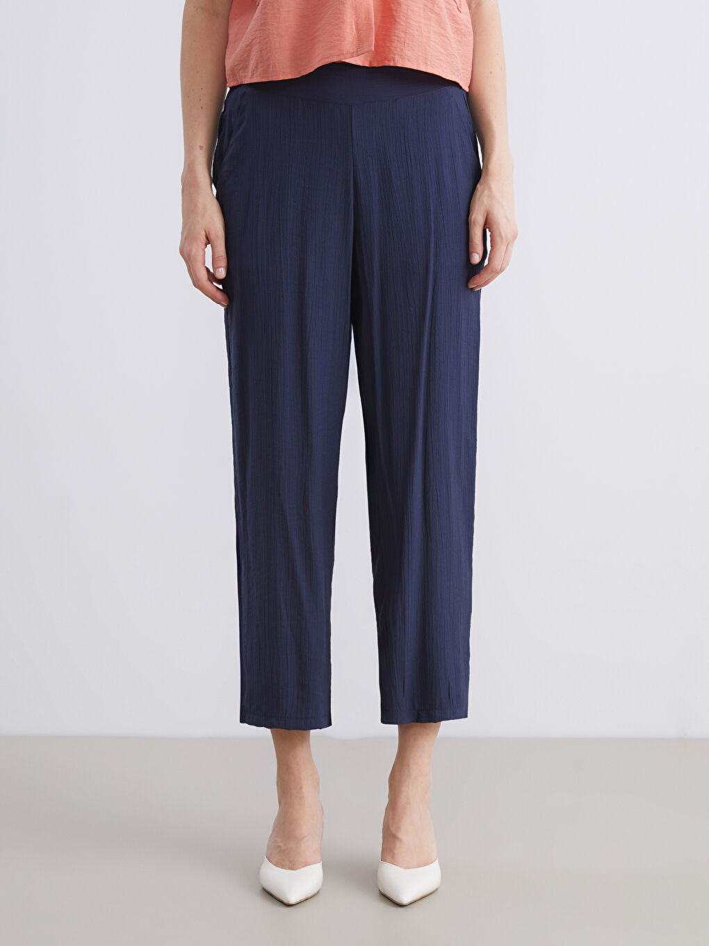 Ženske pantalone sa teksturom i elastičnim strukom-2