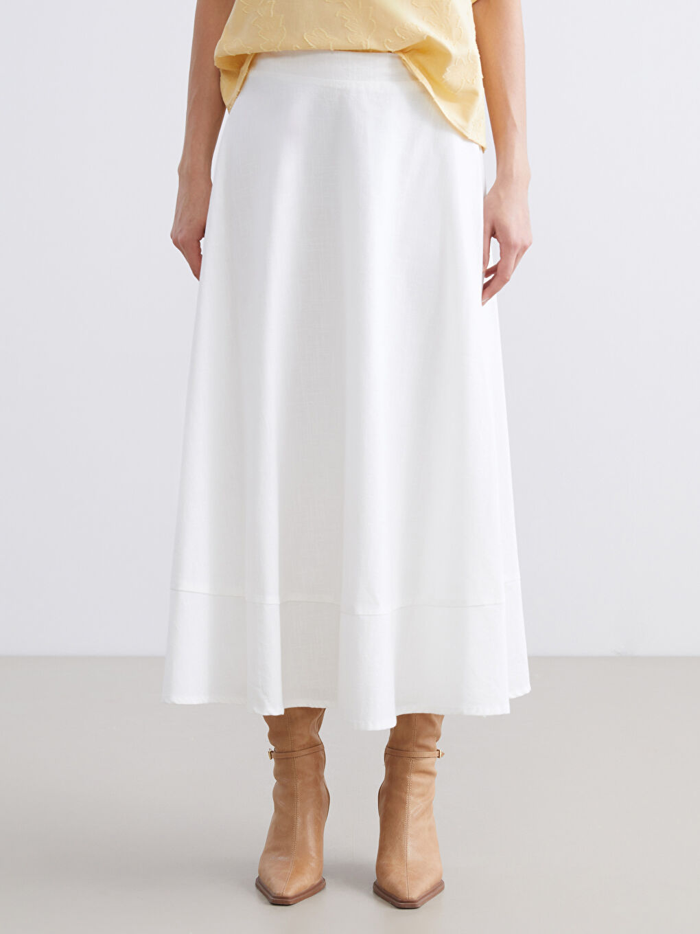 Beyaz Beli Lastikli Kloş Etek-1