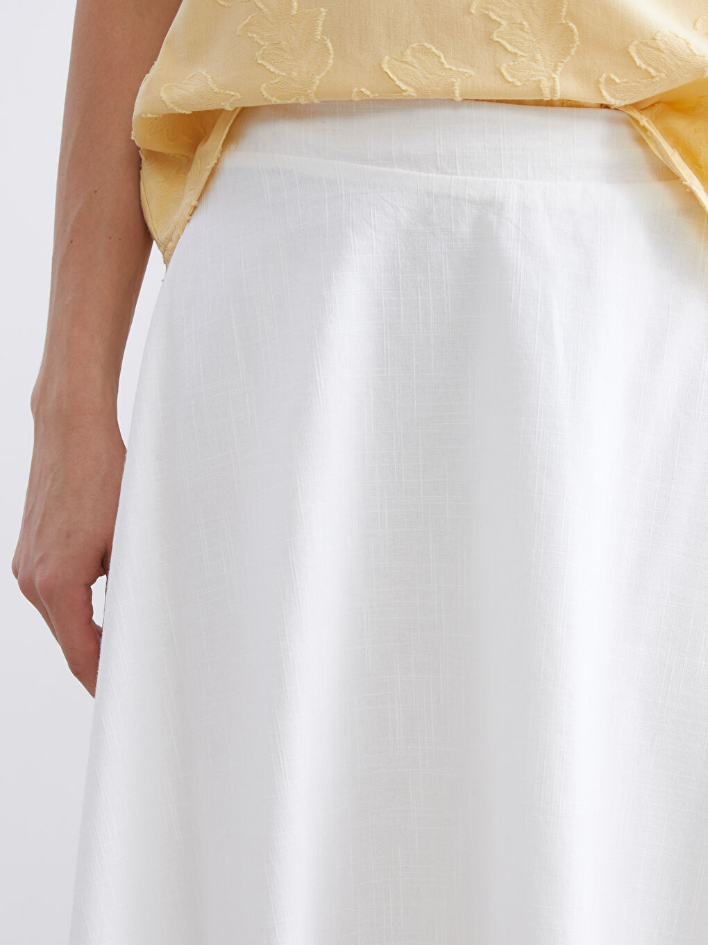 Beyaz Beli Lastikli Kloş Etek-2