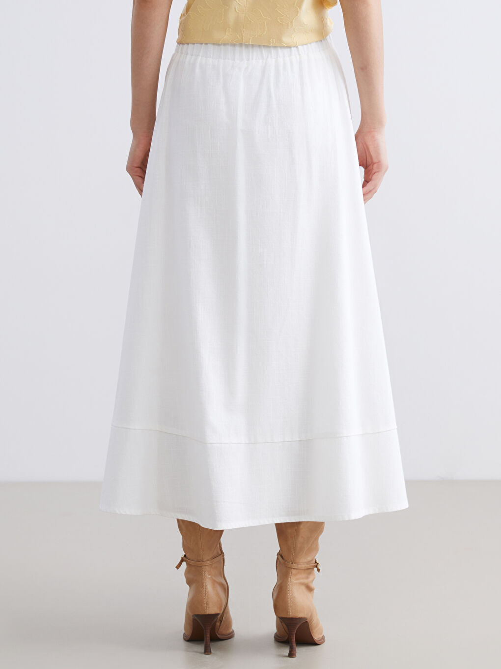 Beyaz Beli Lastikli Kloş Etek-3