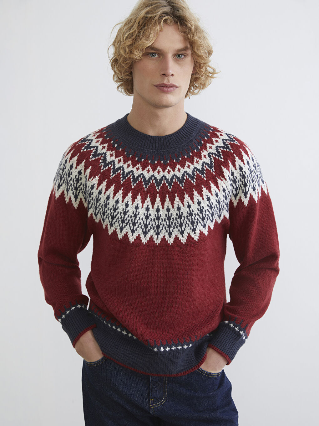 ерлерге арналған өрнекті трикотаж жемпір