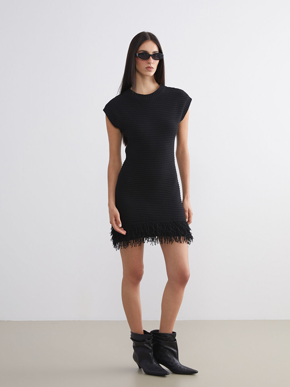 Siyah Bisiklet Yaka Mini Triko Elbise-3