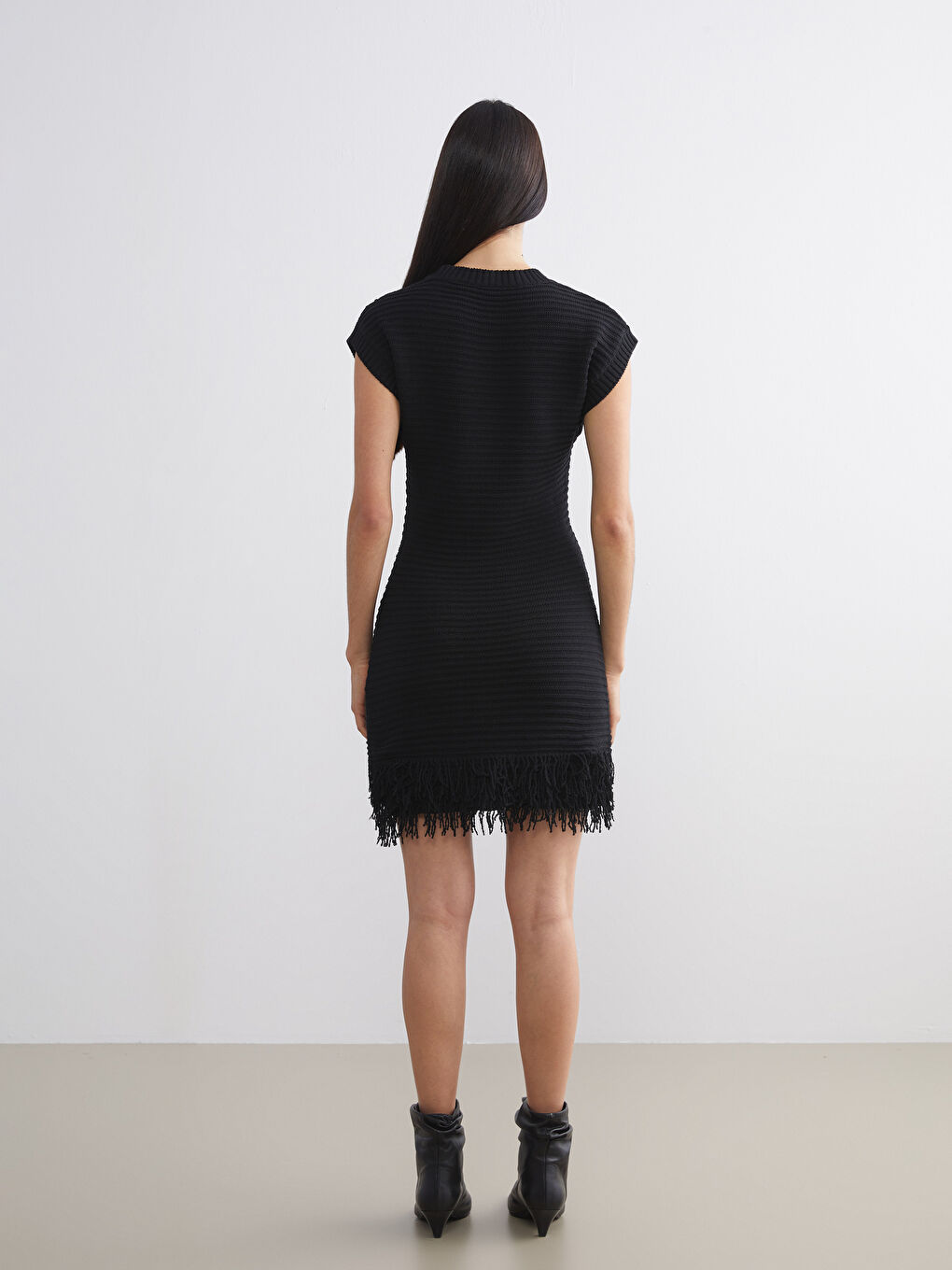 Siyah Bisiklet Yaka Mini Triko Elbise-5