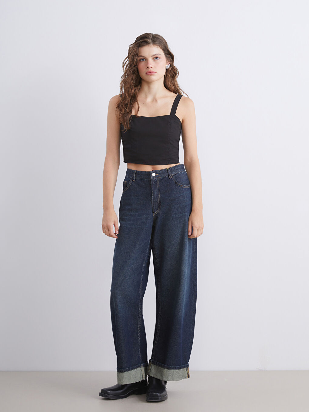 Siyah Kare Yaka Askılı Crop-1