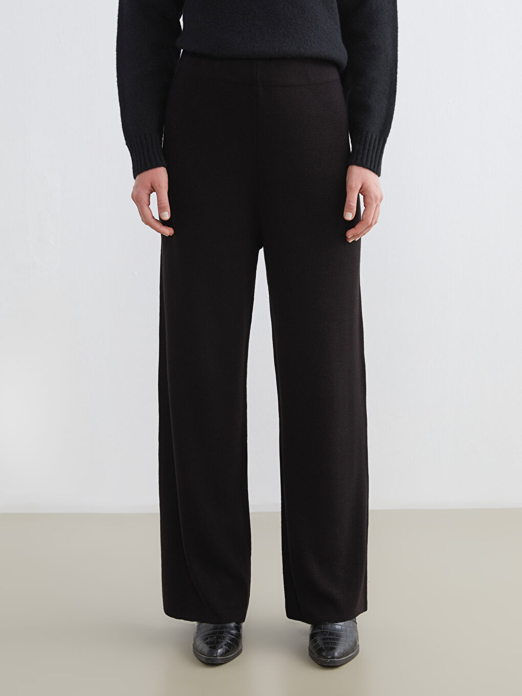 Siyah Beli Lastikli Geniş Paça Kadın Triko Pantolon-1