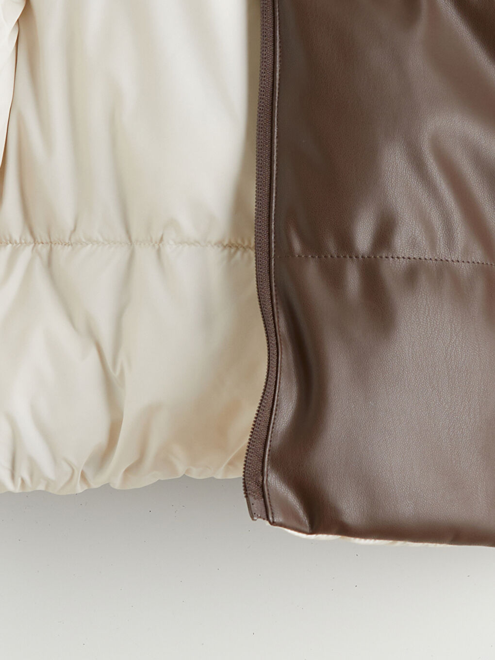 Ekru Deri Görünümlü Kız Çocuk Çift Taraflı Mont-7