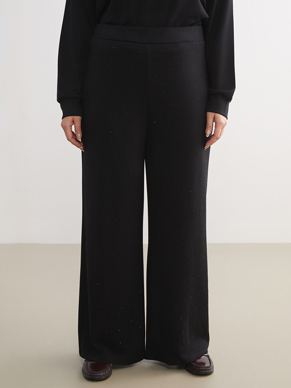 Siyah Beli Lastikli Geniş Paça Kadın Eşofman Altı-5