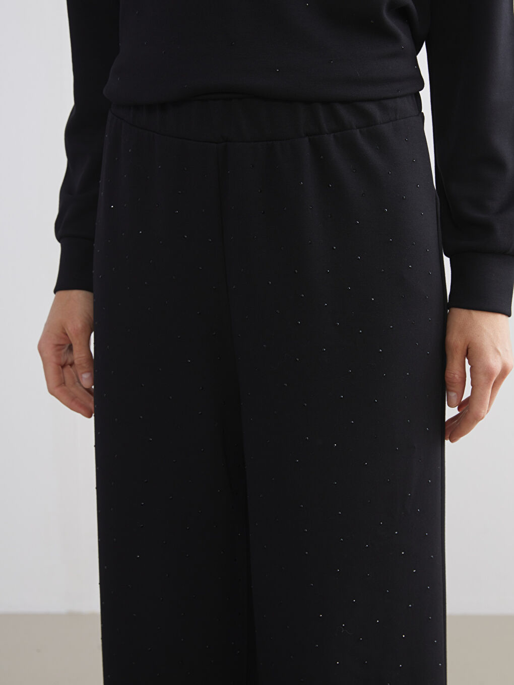 Siyah Beli Lastikli Geniş Paça Kadın Eşofman Altı-3