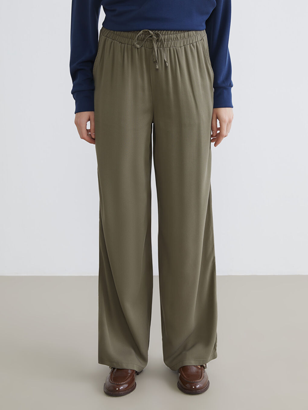 Yeşil Beli Lastikli Geniş Paça Kadın Pantolon-1