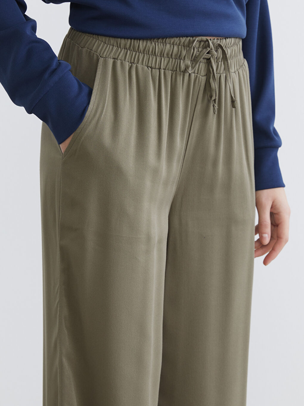 Yeşil Beli Lastikli Geniş Paça Kadın Pantolon-2