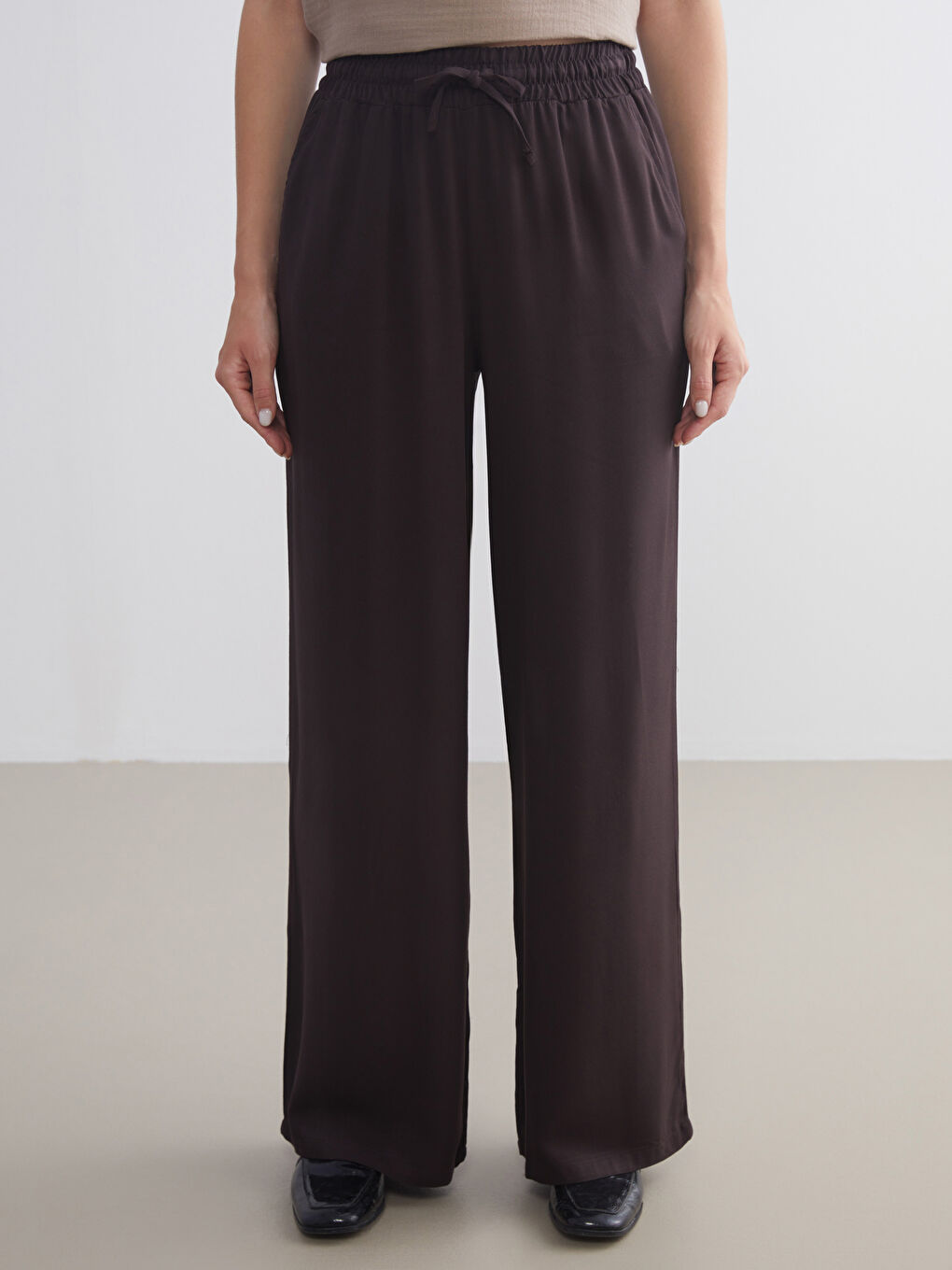 Kahverengi Beli Lastikli Geniş Paça Kadın Pantolon-1
