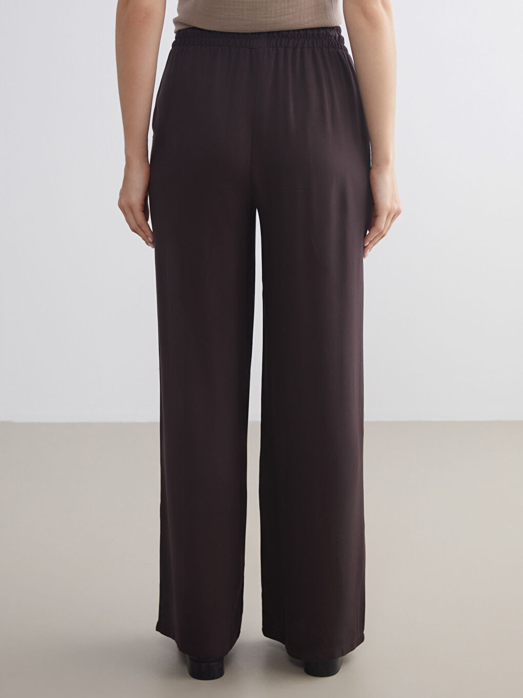 Kahverengi Beli Lastikli Geniş Paça Kadın Pantolon-3