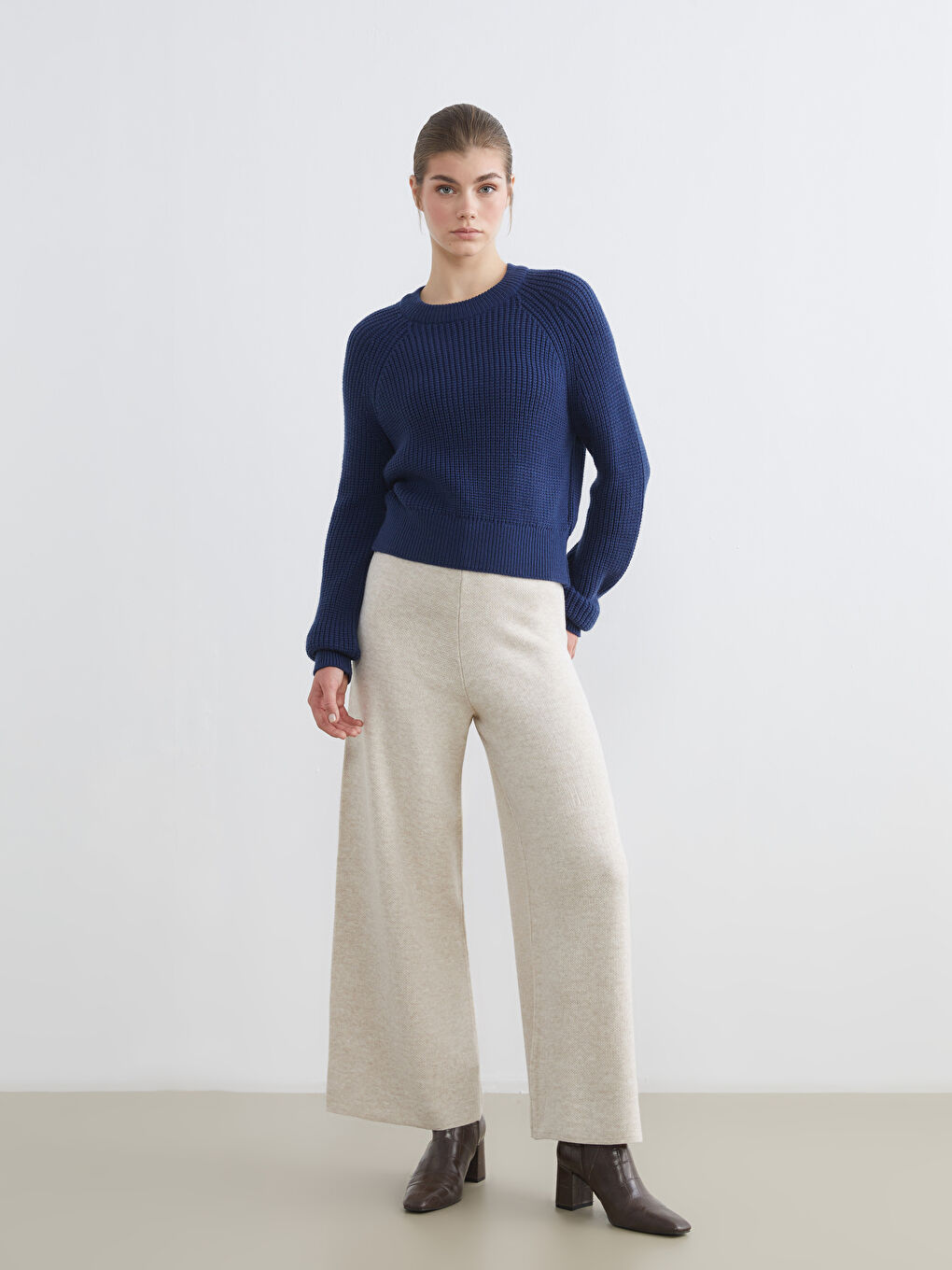 Ekru Beli Lastikli Geniş Paça Kadın Triko Pantolon