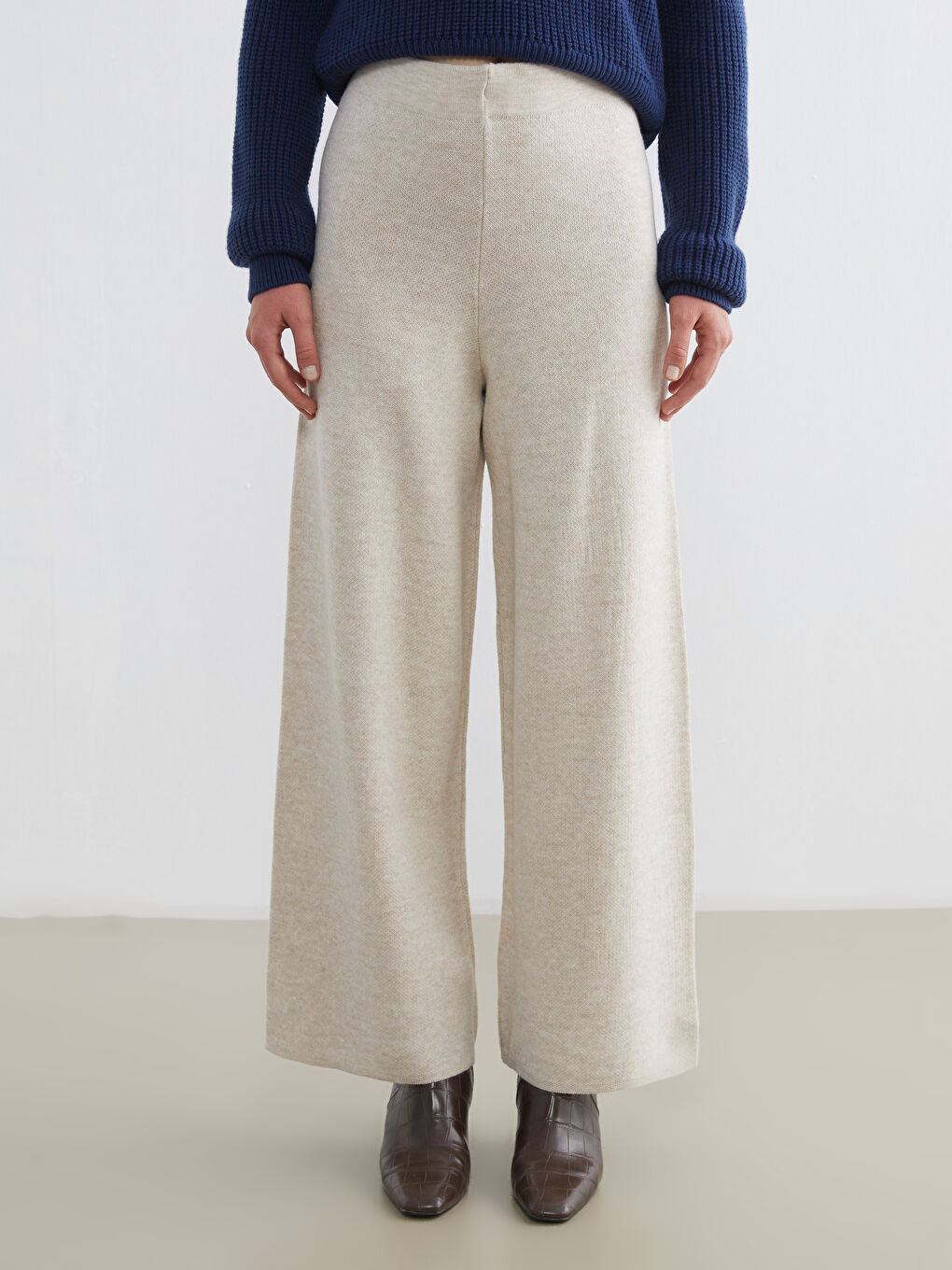 Ekru Beli Lastikli Geniş Paça Kadın Triko Pantolon-1