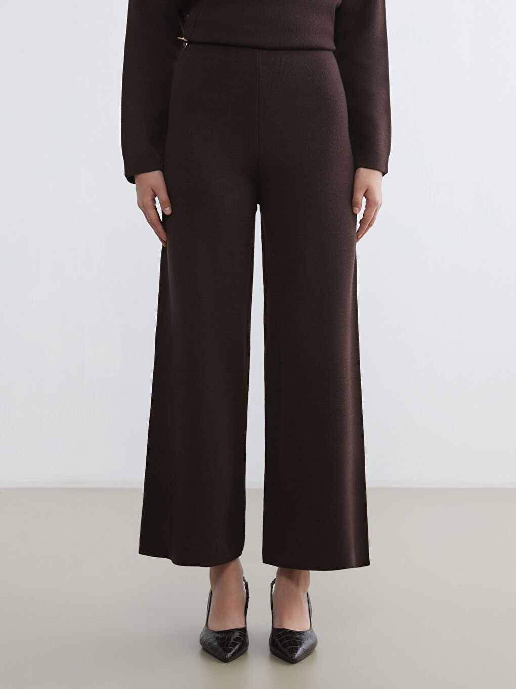 Kahverengi Beli Lastikli Geniş Paça Kadın Triko Pantolon-1