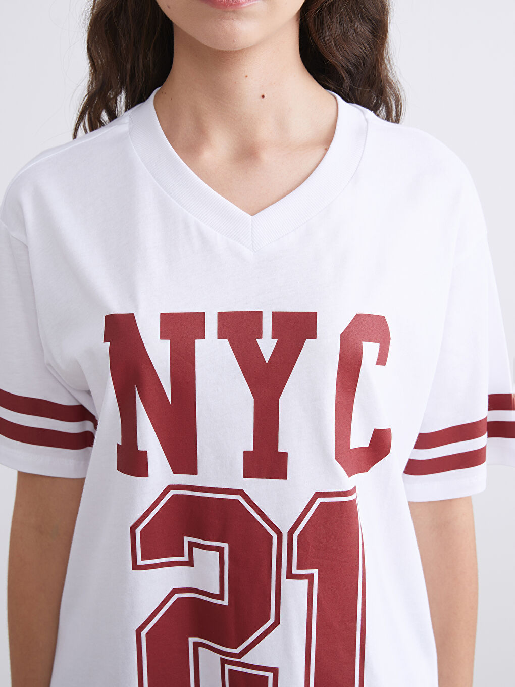 Bordo V Yaka New York Baskılı Oversize Kadın Tişört-2