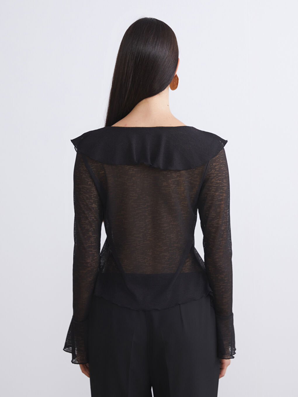 Siyah V Yaka Fırfırlı Bluz-3
