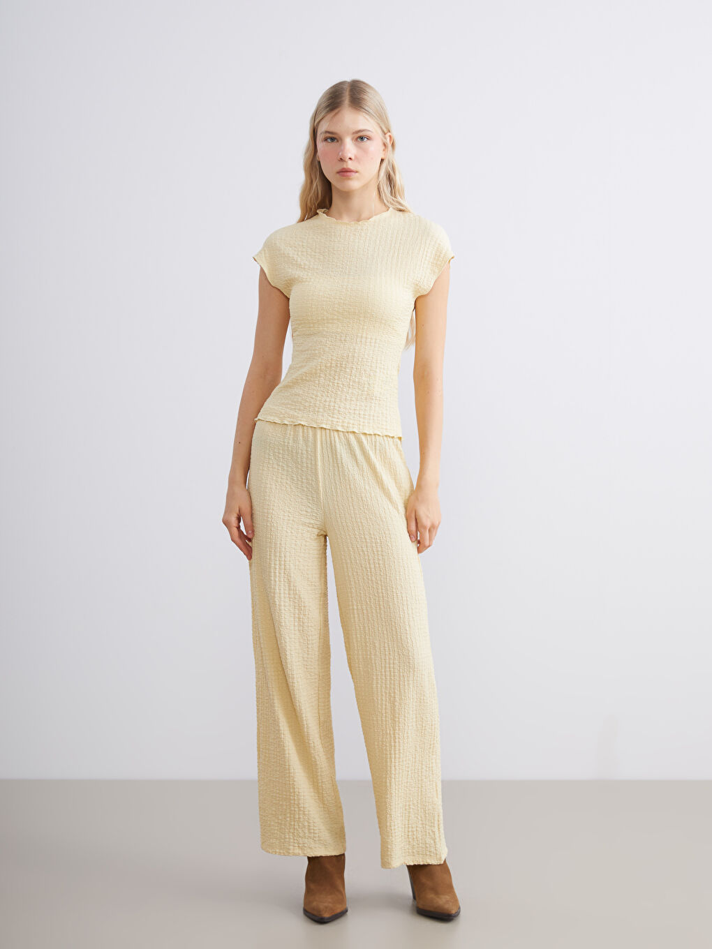 Sarı Bisiklet Yaka Dokulu Kadın Body-1