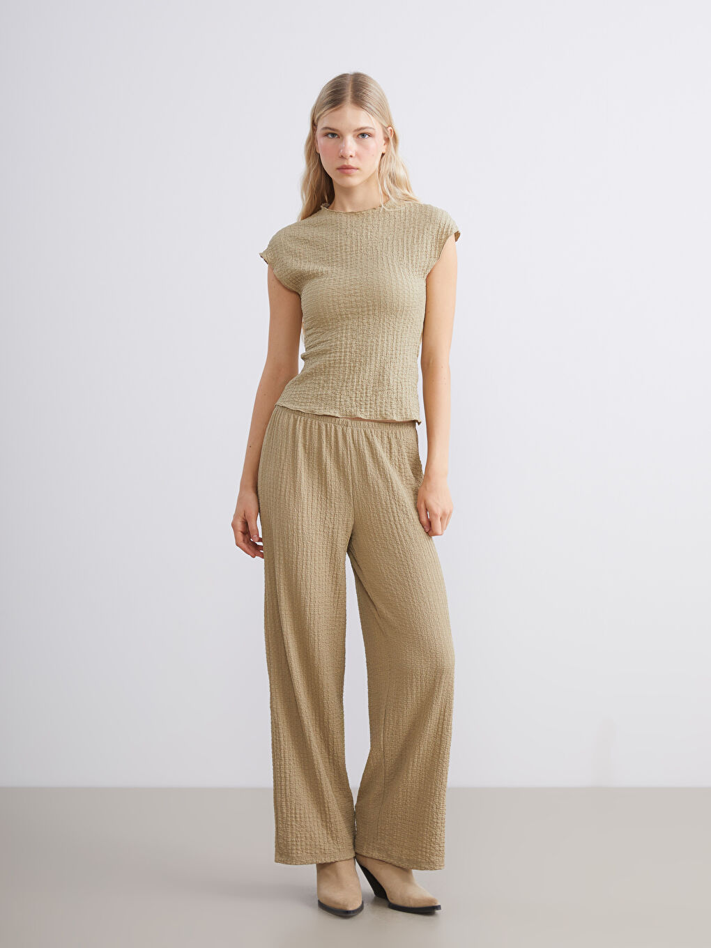 Haki Bisiklet Yaka Dokulu Kadın Body-1