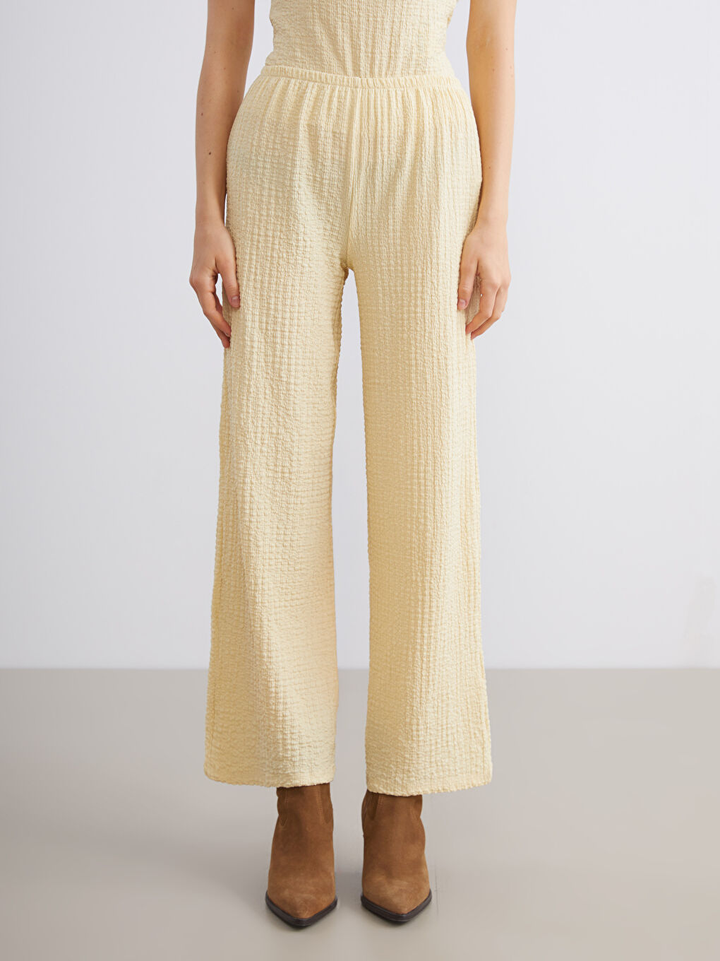 ქალის ფაქტურული შარვალი ელასტიკური წელით-1