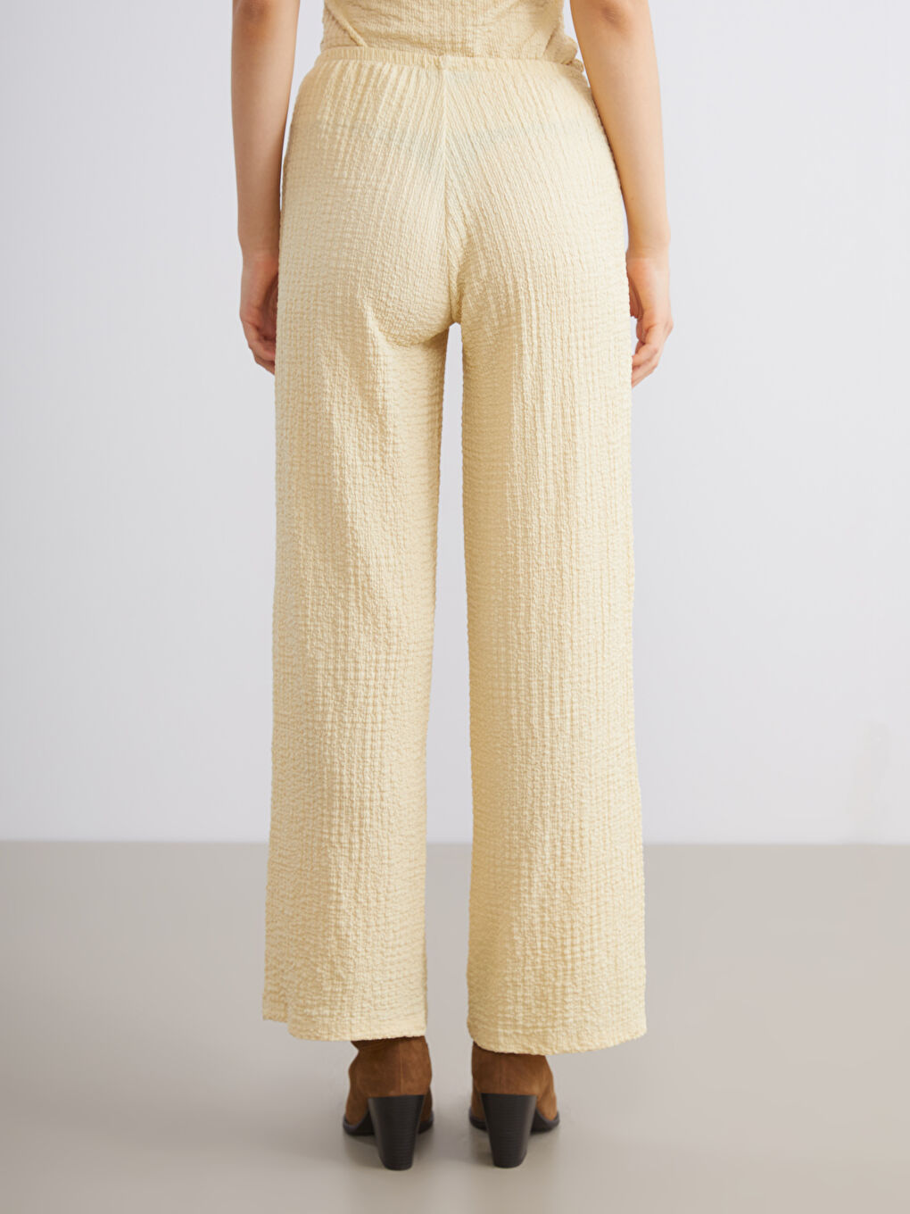 ქალის ფაქტურული შარვალი ელასტიკური წელით-3