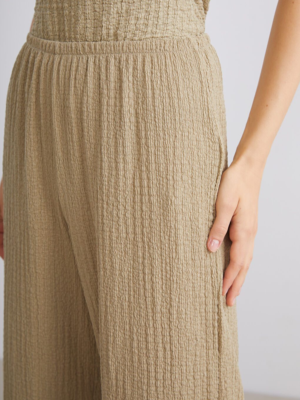 Haki Beli Lastikli Dokulu Kadın Pantolon-2