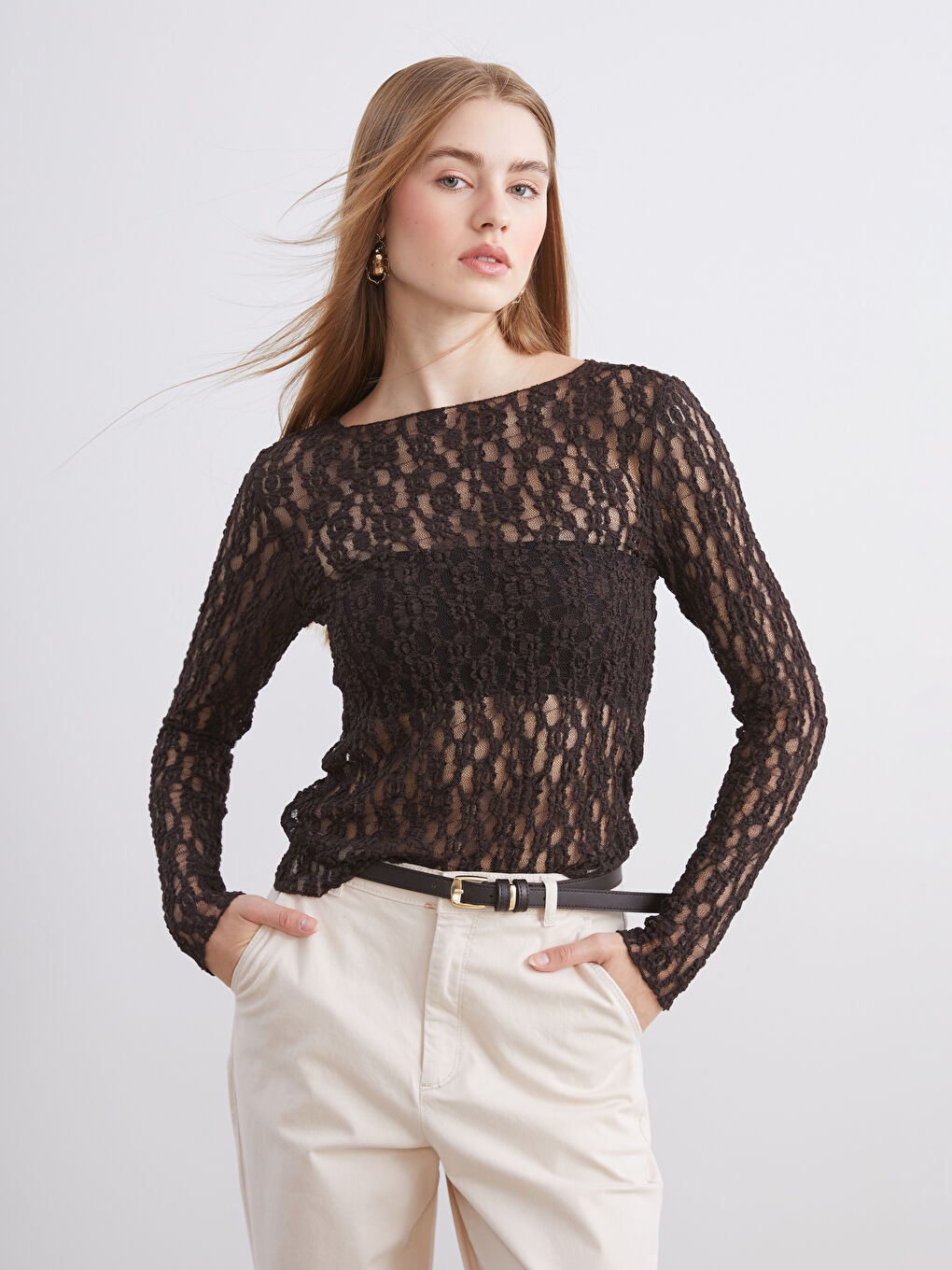 Kahverengi Kayık Yaka Dantelli Bluz