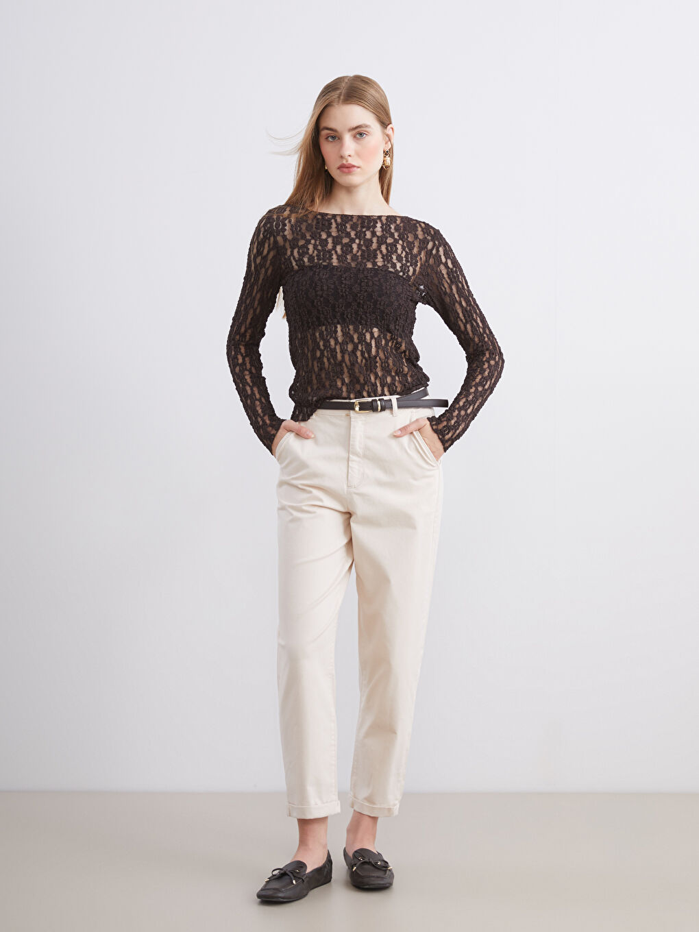 Kahverengi Kayık Yaka Dantelli Bluz-1