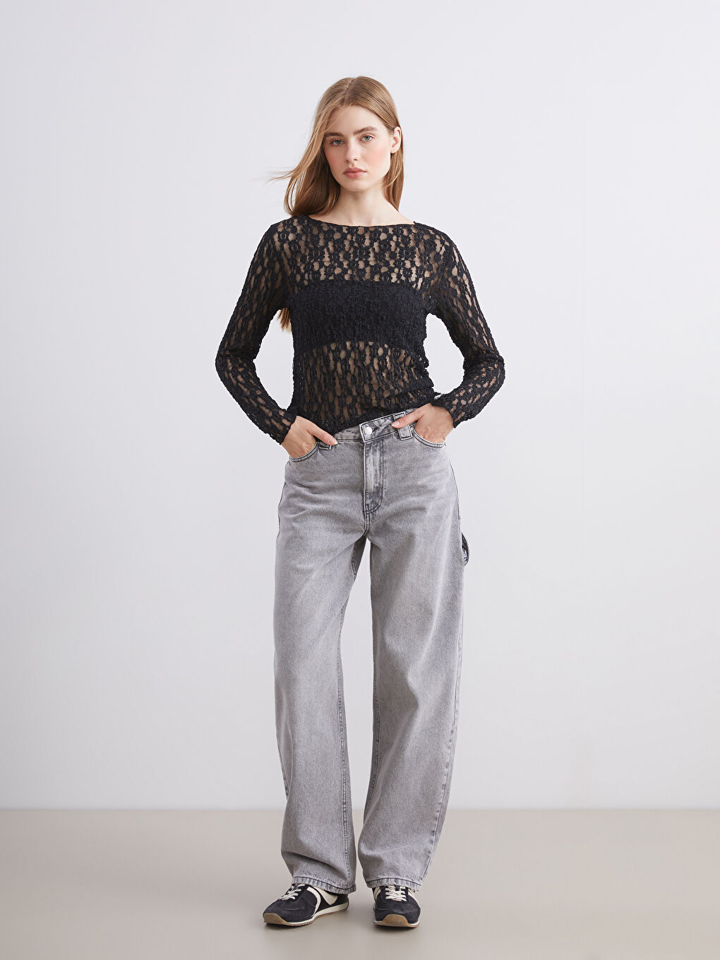 Siyah Kayık Yaka Dantelli Bluz-1
